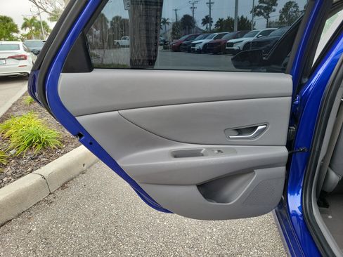 Used 2023 Hyundai Elantra SEL w/ Convenience Package image 13