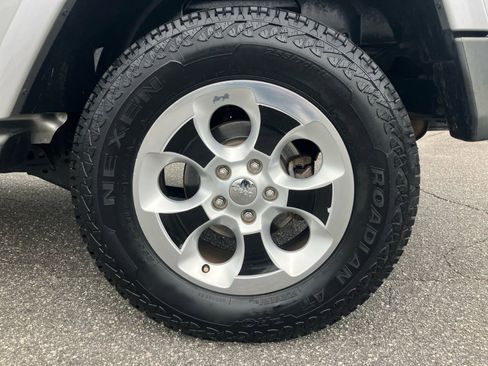 Used 2014 Jeep Wrangler Unlimited Sahara w/ Connectivity Group AWD/4WD image 26