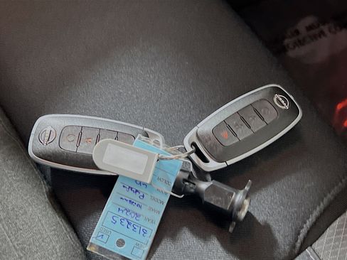 Used 2024 Nissan Pathfinder SV image 36