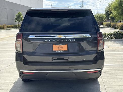 Used 2023 Chevrolet Suburban LT image 4