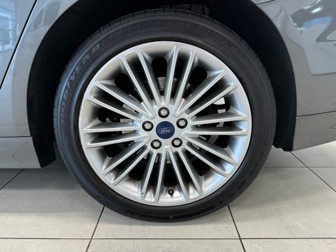 Used 2016 Ford Fusion SE w/ Equipment Group 202A FWD image 8