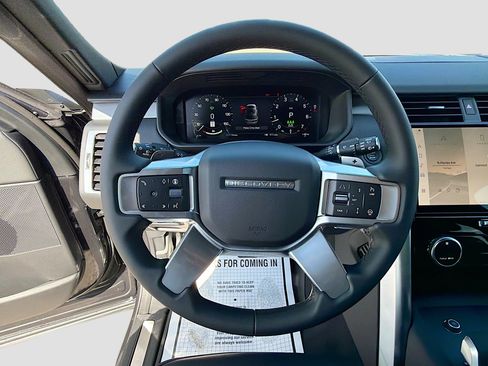 New 2026 Land Rover Discovery Dynamic SE image 40