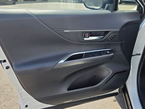 Used 2024 Toyota Venza Limited image 21