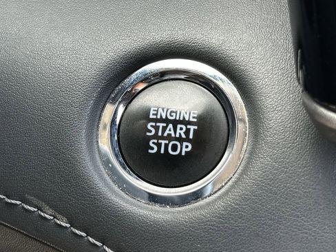 Used 2023 Toyota Highlander Limited image 17