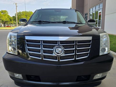 Used 2010 Cadillac Escalade EXT Luxury AWD/4WD image 2
