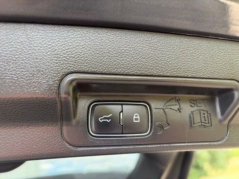 Used 2022 Ford Explorer XLT w/ Equipment Group 202A AWD/4WD image 37