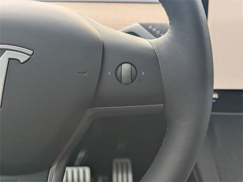 Used 2025 Tesla Model Y Performance image 22