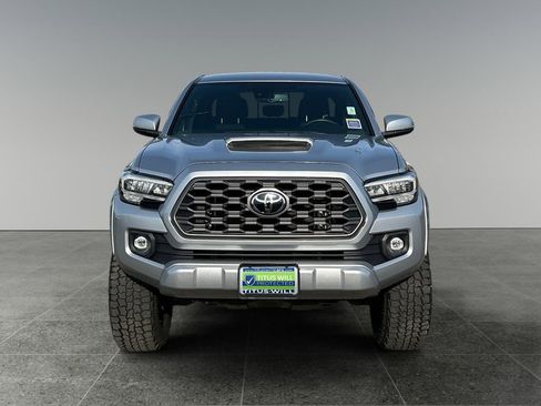 Used 2022 Toyota Tacoma SR5 AWD/4WD image 2