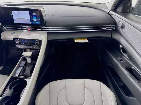 New 2026 Hyundai Elantra Limited FWD image 39