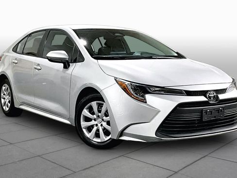 Used 2024 Toyota Corolla LE FWD image 3