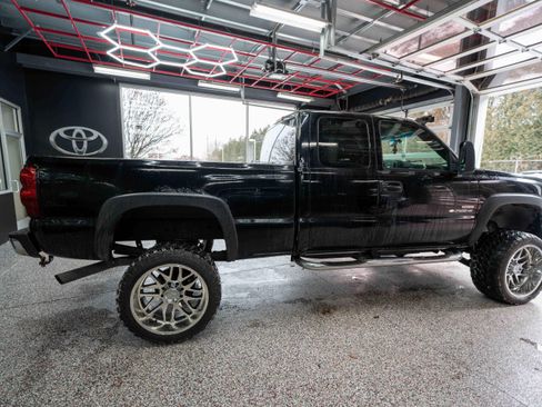 Used 2004 Chevrolet Silverado 2500 LT w/ Heavy-Duty Power Package image 4