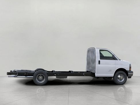 New 2025 Chevrolet Express 3500 w/ Power Convenience Package RWD image 5