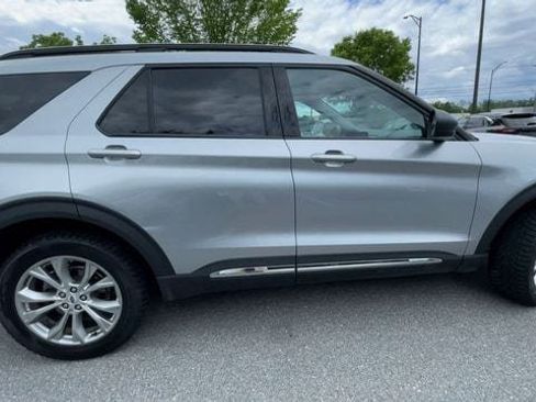 Certified 2023 Ford Explorer XLT w/ Equipment Group 202A AWD/4WD image 9