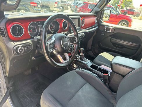 Certified 2021 Jeep Wrangler Unlimited Rubicon w/ Cold Weather Group image 17