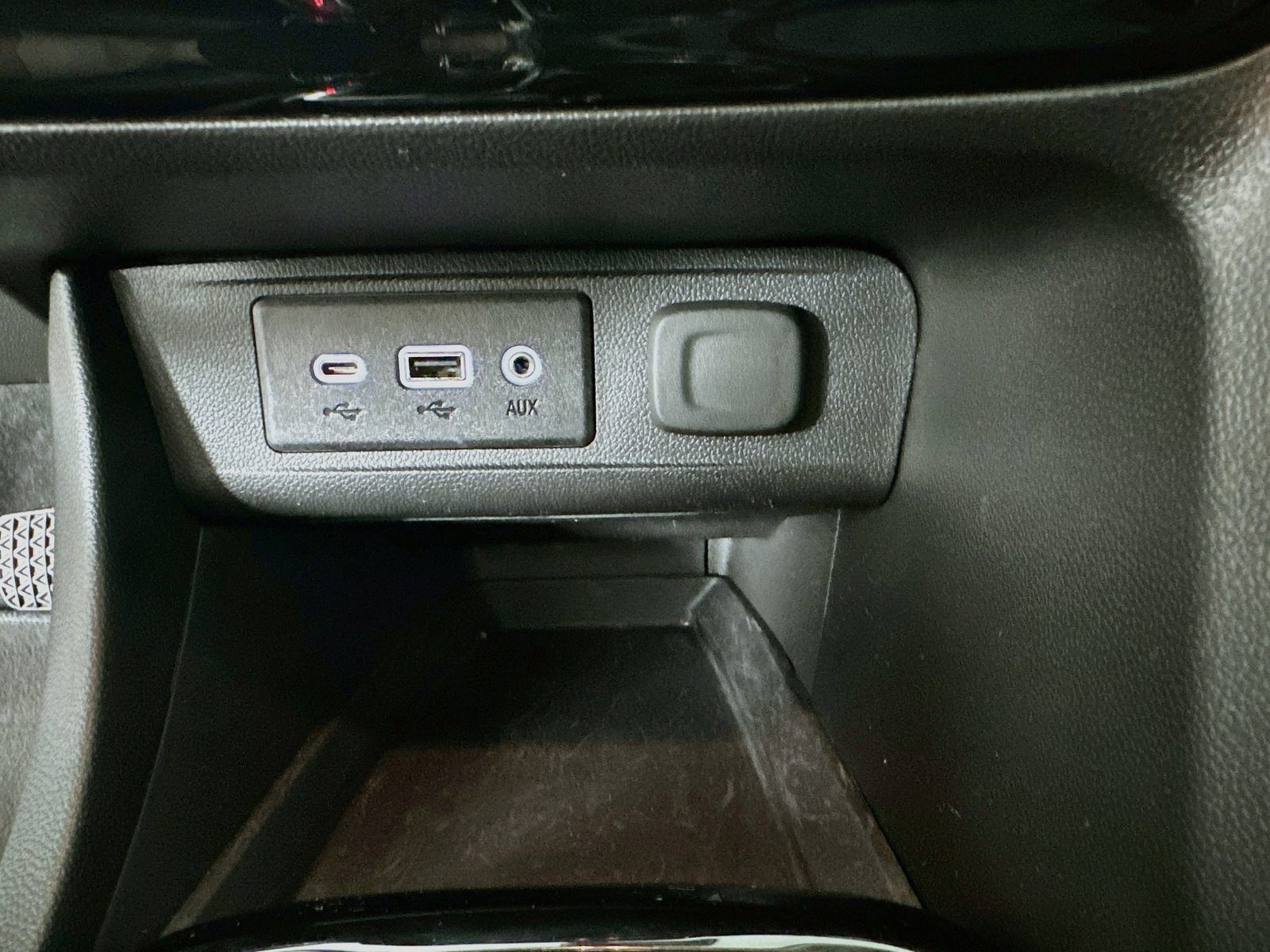 Used 2023 Buick Encore GX Select AWD/4WD image 30