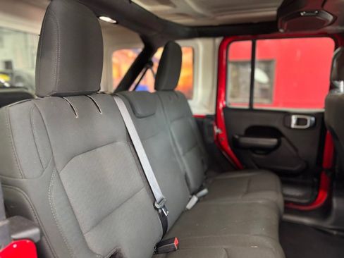 Used 2019 Jeep Wrangler Unlimited Sport S AWD/4WD image 16