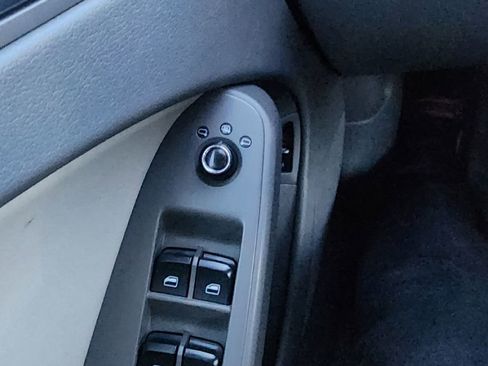 Used 2010 Audi A4 2.0T Premium Plus image 22