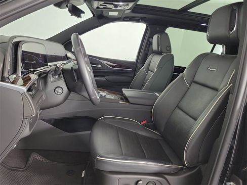 Certified 2023 Cadillac Escalade ESV Premium Luxury image 17