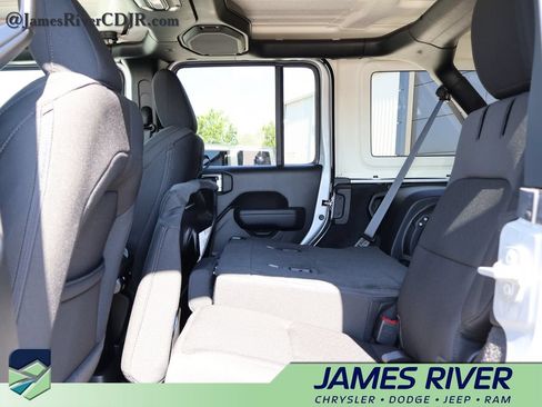 Used 2023 Jeep Wrangler Unlimited AWD/4WD image 17