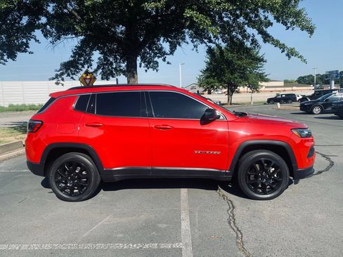 Used 2023 Jeep Compass Latitude AWD/4WD image 8