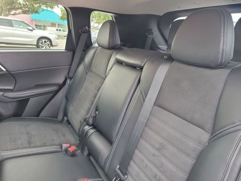 Used 2024 Mitsubishi Outlander SE image 12