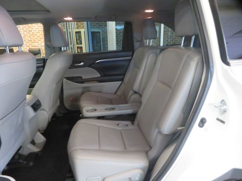 Used 2014 Toyota Highlander Limited image 20