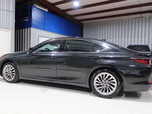 Used 2022 Lexus ES 350 Ultra Luxury w/ Accessory Package 2 FWD image 2