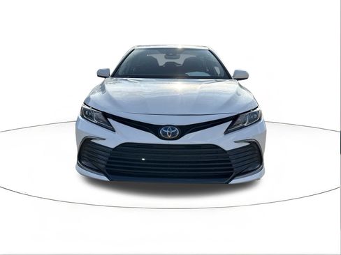 Used 2022 Toyota Camry LE image 8