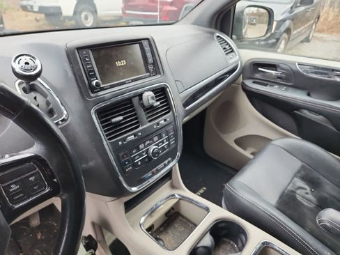 Used 2017 Dodge Grand Caravan SXT w/ Driver Convenience Group image 10