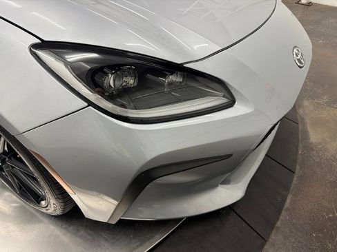 Used 2023 Toyota GR86 Premium RWD image 9