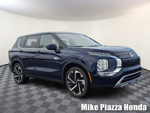 Used 2023 Mitsubishi Outlander SE image 1