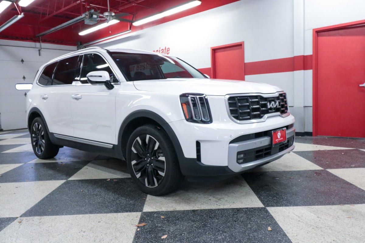 Used 2024 Kia Telluride SX FWD image 2