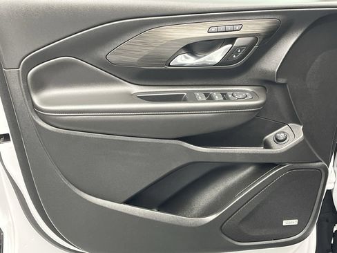 Certified 2022 GMC Terrain SLT w/ Infotainment Package II image 9