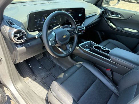 Used 2025 Chevrolet Equinox LT w/ Convenience Package II FWD image 12