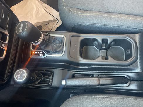 Used 2025 Jeep Wrangler Unlimited Sahara AWD/4WD image 10