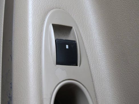 Used 2009 Chevrolet HHR LT FWD image 23