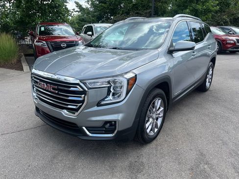 Used 2023 GMC Terrain SLT AWD/4WD image 3