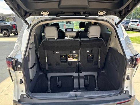 Used 2023 Toyota Sienna XLE FWD image 24