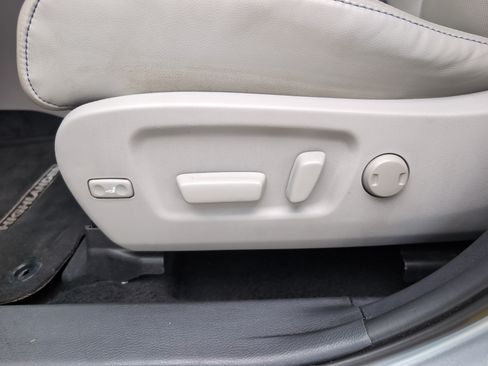 Used 2019 Toyota Highlander Limited Platinum FWD image 17
