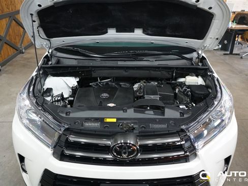 Used 2018 Toyota Highlander XLE image 11
