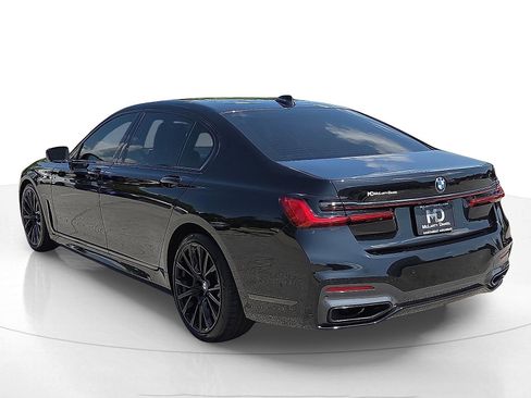 Used 2022 BMW 740i w/ M Sport Package image 4