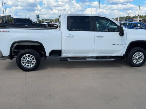 Used 2025 Chevrolet Silverado 2500 LT w/ Convenience Package AWD/4WD image 9