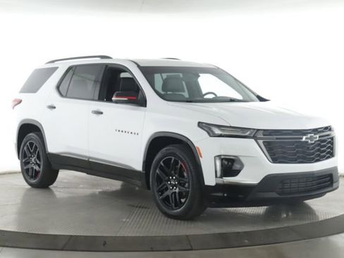Used 2023 Chevrolet Traverse Premier w/ Redline Edition AWD/4WD image 2