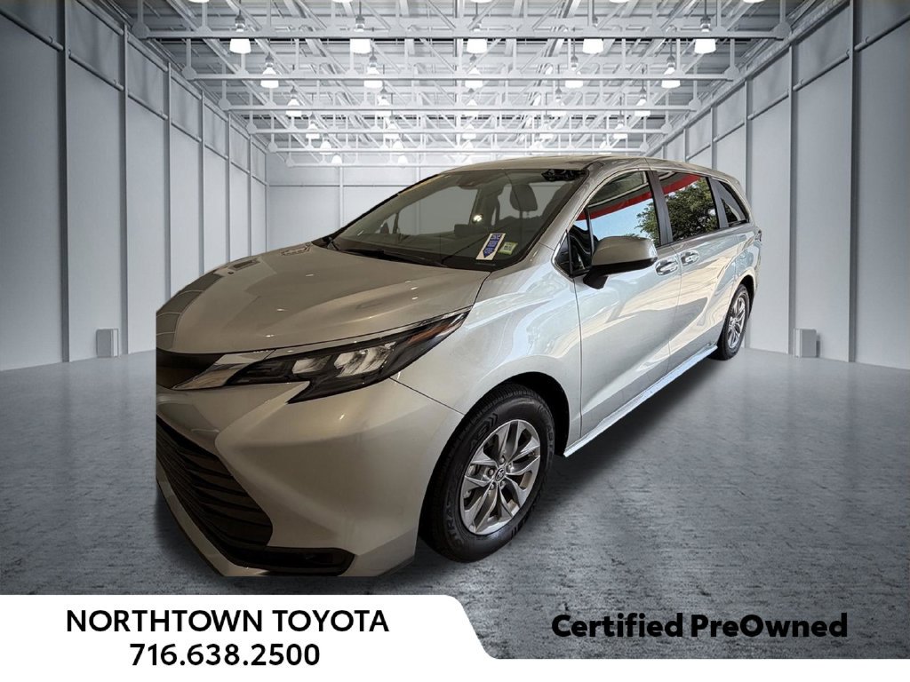 Used 2024 Toyota Sienna LE AWD/4WD image 1