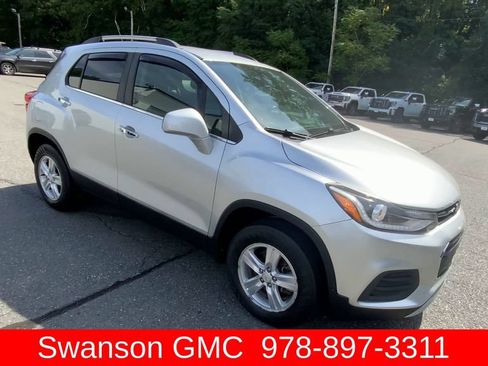 Used 2019 Chevrolet Trax LT w/ LT Convenience Package AWD/4WD image 2