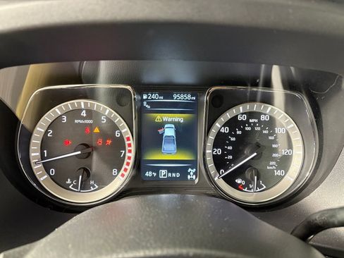 Used 2017 Nissan Titan SV image 18