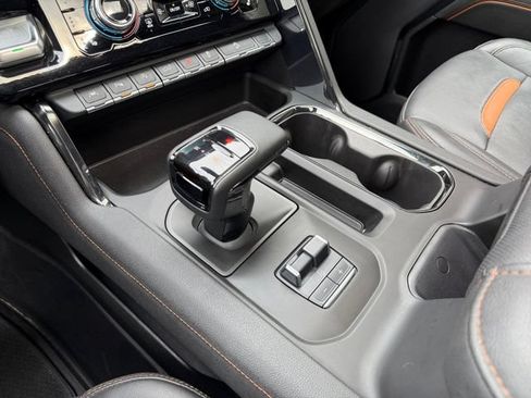 Used 2024 GMC Sierra 1500 AT4 w/ Technology Package AWD/4WD image 18