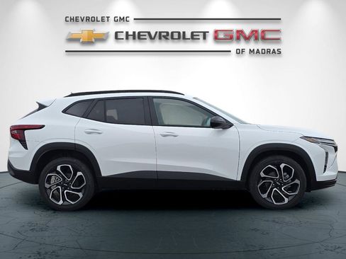 New 2026 Chevrolet Trax RS w/ Sunroof Package image 2