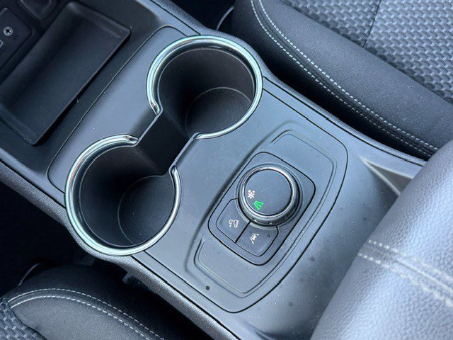 Used 2024 GMC Terrain SLE FWD image 26