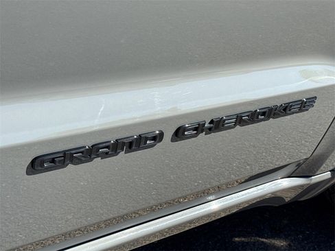 Certified 2021 Jeep Grand Cherokee Laredo X image 8